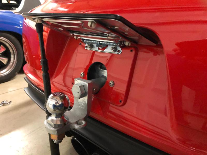 Porsche Club of America - The Mart - Trailer hitch, taillight converter/wiring harness, license plate bracket for 718